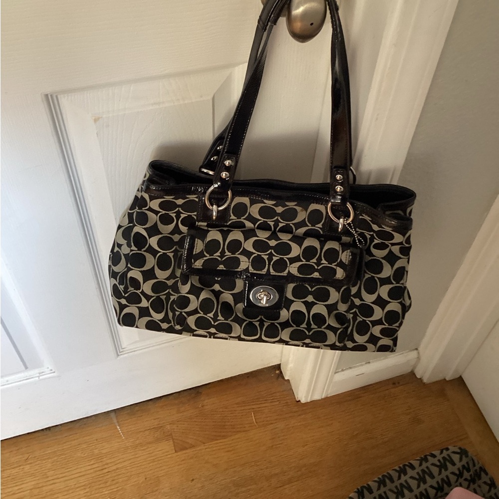 Coach F19043 Penelope Signature Satchel Handbag Purse.